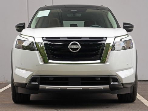 Used 2025 Nissan Pathfinder Platinum FWD image 7