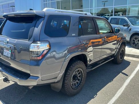 Used 2016 Toyota 4Runner SR5 AWD/4WD image 2
