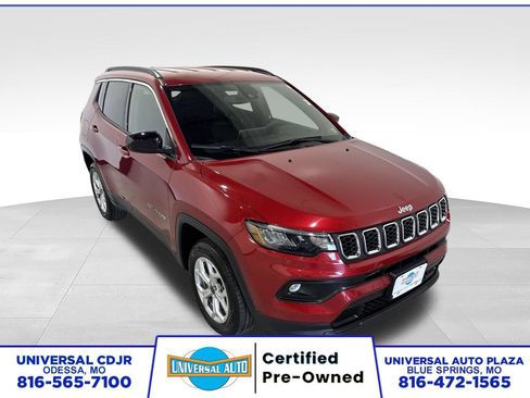 Used 2025 Jeep Compass Latitude AWD/4WD image 1