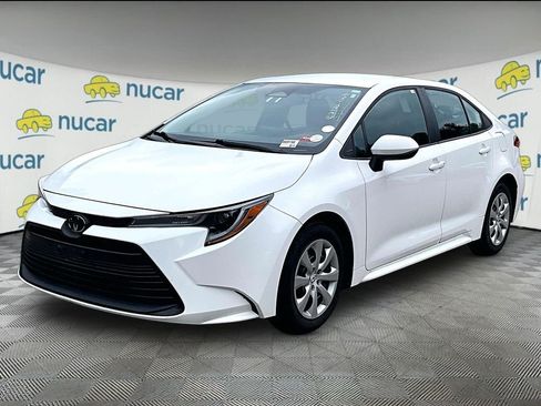 Used 2025 Toyota Corolla LE FWD image 3
