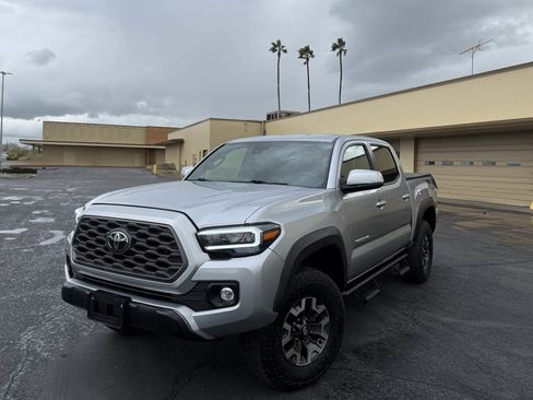 Used 2022 Toyota Tacoma TRD Off-Road AWD/4WD image 3