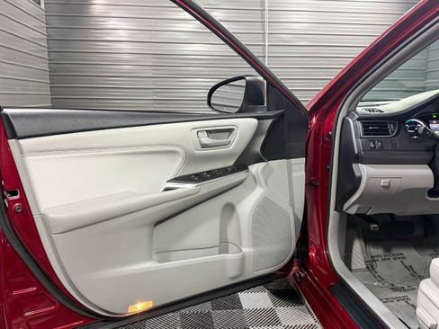 Used 2017 Toyota Camry XLE image 33