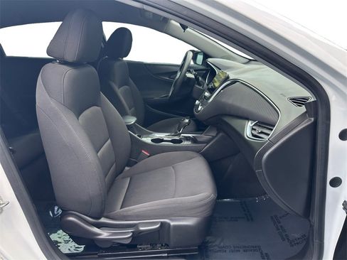 Used 2020 Chevrolet Malibu LT image 16
