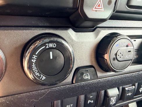 Used 2020 Toyota Tacoma TRD Off-Road image 18