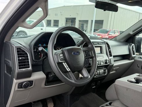 Used 2015 Ford F150 XLT RWD image 4