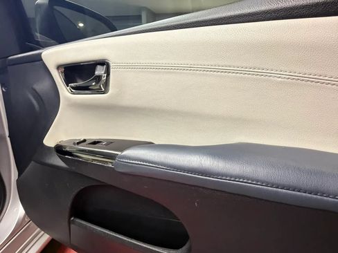 Used 2013 Toyota Avalon XLE Touring FWD image 25