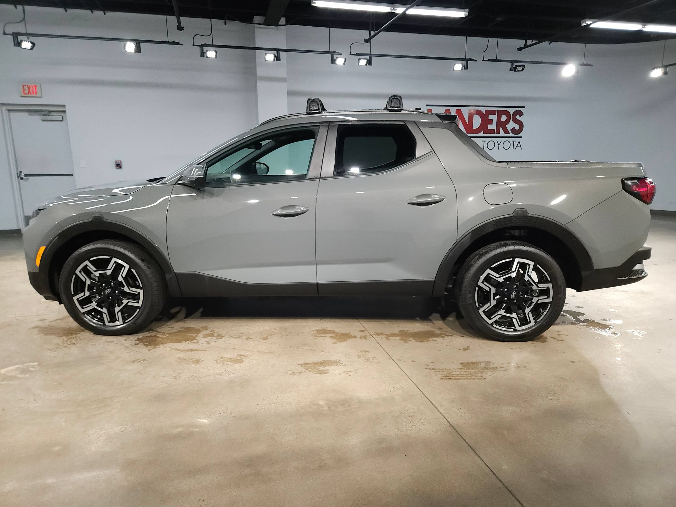 Used 2026 Hyundai Santa Cruz Limited AWD/4WD image 4