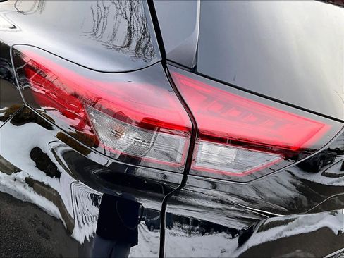 Certified 2023 Nissan Rogue SV image 32