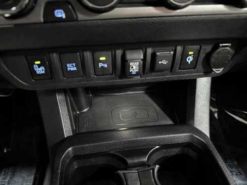 Used 2020 Toyota Tacoma Limited AWD/4WD image 26