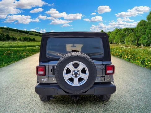 Used 2018 Jeep Wrangler Unlimited Sport S AWD/4WD image 5