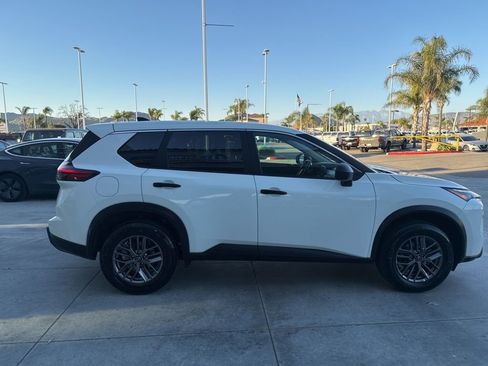 Used 2024 Nissan Rogue S image 9