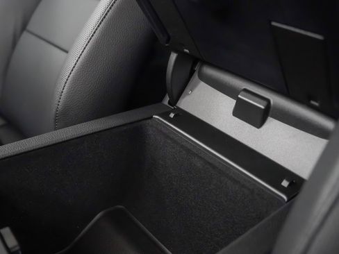 Certified 2025 Porsche Cayenne image 33