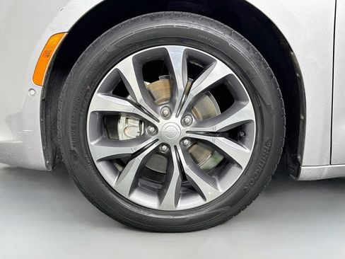 Used 2017 Chrysler Pacifica Limited FWD image 32