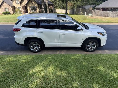 Used 2017 Toyota Highlander Limited FWD image 1