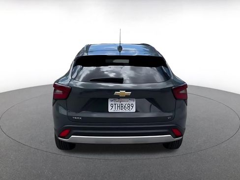 Used 2025 Chevrolet Trax LT FWD image 12