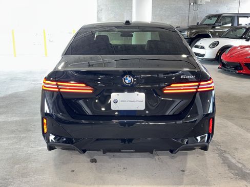 Used 2025 BMW 530i w/ M Sport Package RWD image 7