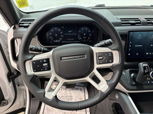 Used 2025 Land Rover Defender 110 S image 19