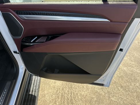 Certified 2026 Cadillac Escalade ESV Luxury w/ LPO, Radiant Package AWD/4WD image 17