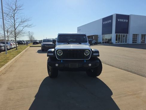 Used 2024 Jeep Wrangler Unlimited AWD/4WD image 3