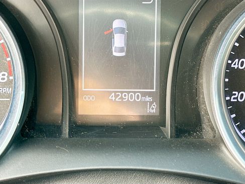 Used 2019 Toyota Camry LE image 18