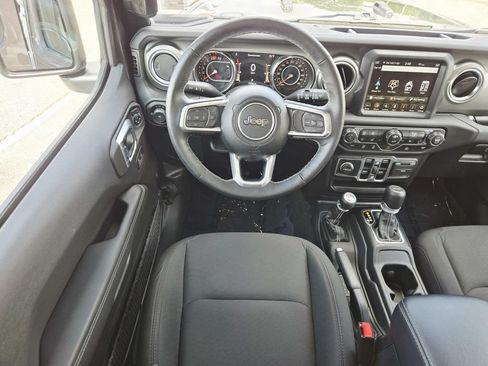 Used 2023 Jeep Wrangler Unlimited Sahara w/ Cold Weather Group AWD/4WD image 10