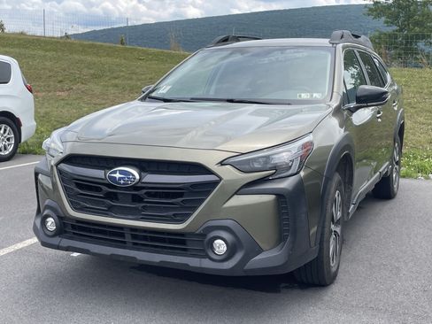 Certified 2025 Subaru Outback Premium AWD/4WD image 2