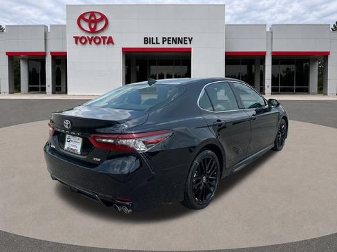 Used 2022 Toyota Camry XSE FWD image 6