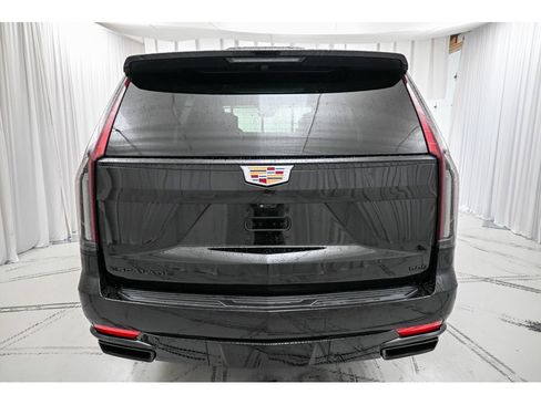 Used 2022 Cadillac Escalade Sport Platinum w/ Heavy-Duty Trailer Package image 6