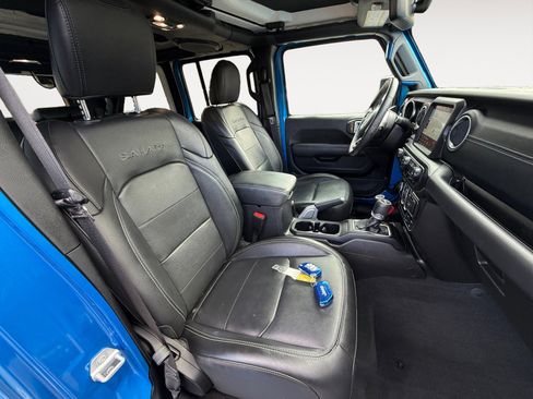 Used 2022 Jeep Wrangler Unlimited Sahara w/ Cold Weather Group image 19