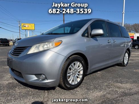 Used 2012 Toyota Sienna XLE image 1