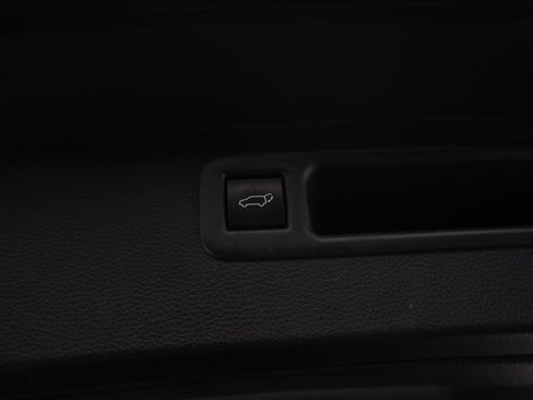 Used 2025 Toyota Highlander XSE AWD/4WD image 19