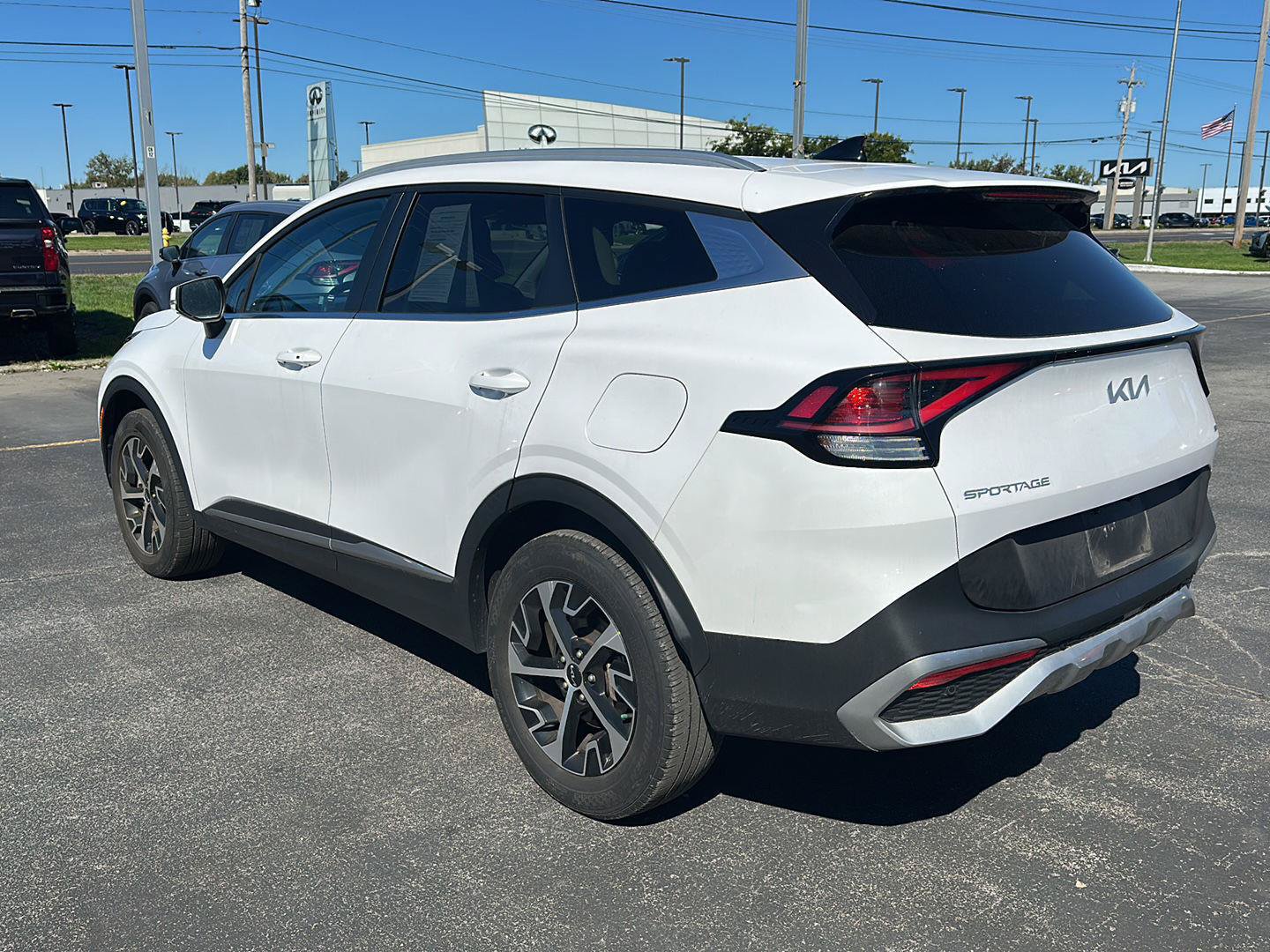 Used 2024 Kia Sportage EX AWD/4WD image 4