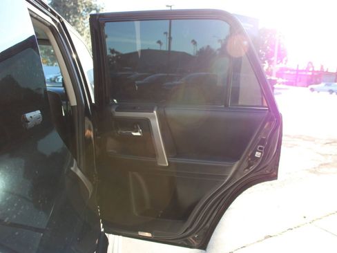Used 2014 Toyota 4Runner SR5 Premium image 9