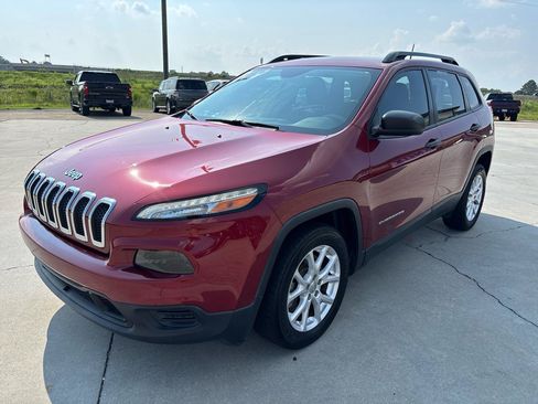 Used 2016 Jeep Cherokee Sport FWD image 8