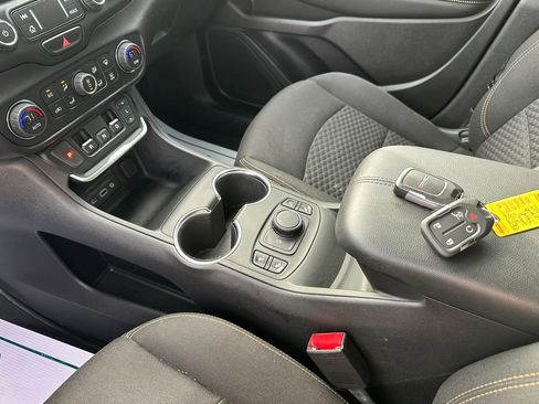 Used 2019 GMC Terrain SLE w/ Driver Convenience Package FWD image 19