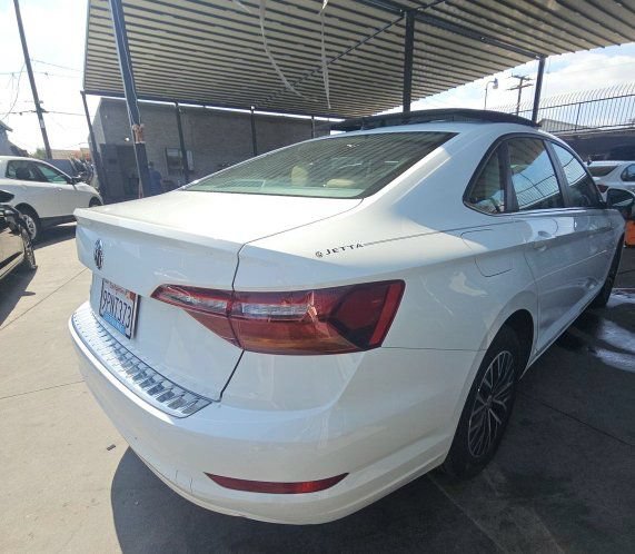 Used 2019 Volkswagen Jetta SE w/ Cold Weather Package FWD image 4