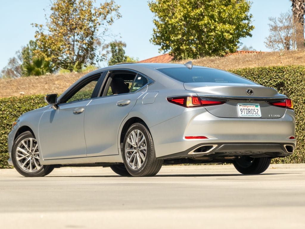 Certified 2025 Lexus ES 350 w/ Accessory Package (Z2) FWD image 2
