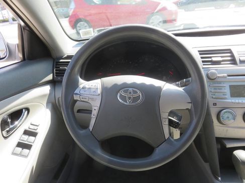 Used 2009 Toyota Camry LE FWD image 15