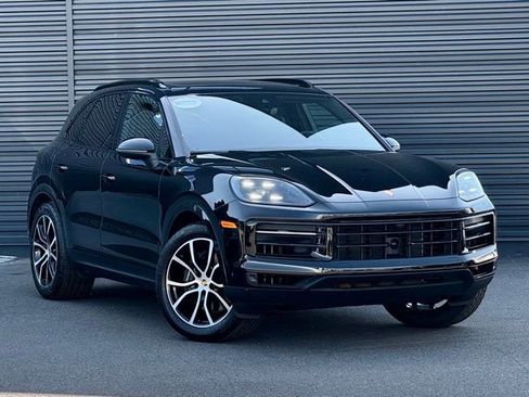 Certified 2024 Porsche Cayenne AWD/4WD image 9