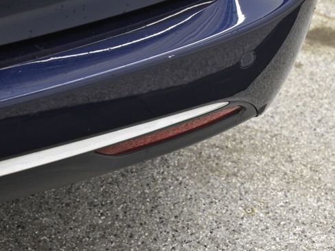 Used 2017 Chrysler Pacifica Limited image 17