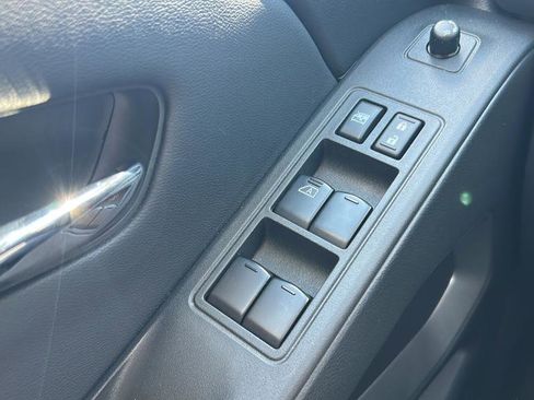 Used 2025 Nissan Frontier SV w/ SV Convenience Package RWD image 9