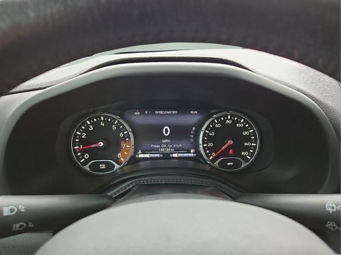 Used 2016 Jeep Renegade Trailhawk w/ Premium Trailhawk Package AWD/4WD image 23