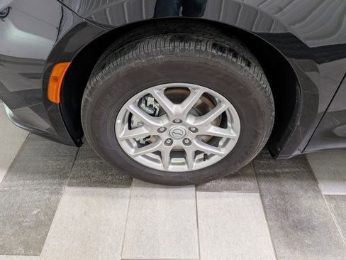 Used 2025 Chrysler Pacifica Select image 7