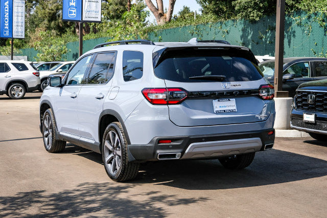 New 2025 Honda Pilot Touring image 7