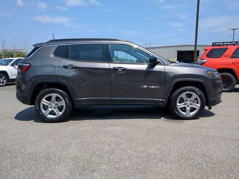 New 2023 Jeep Compass Latitude w/ Convenience Group image 3