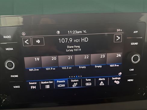 Used 2025 Volkswagen Jetta SE FWD image 20