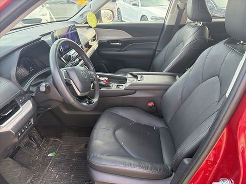 Used 2024 Toyota Grand Highlander Limited image 5