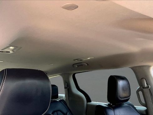 Used 2023 Chrysler Pacifica Touring-L FWD image 26