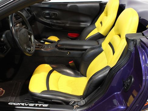 Used 1998 Chevrolet Corvette Convertible w/ Memory Pkg RWD image 31