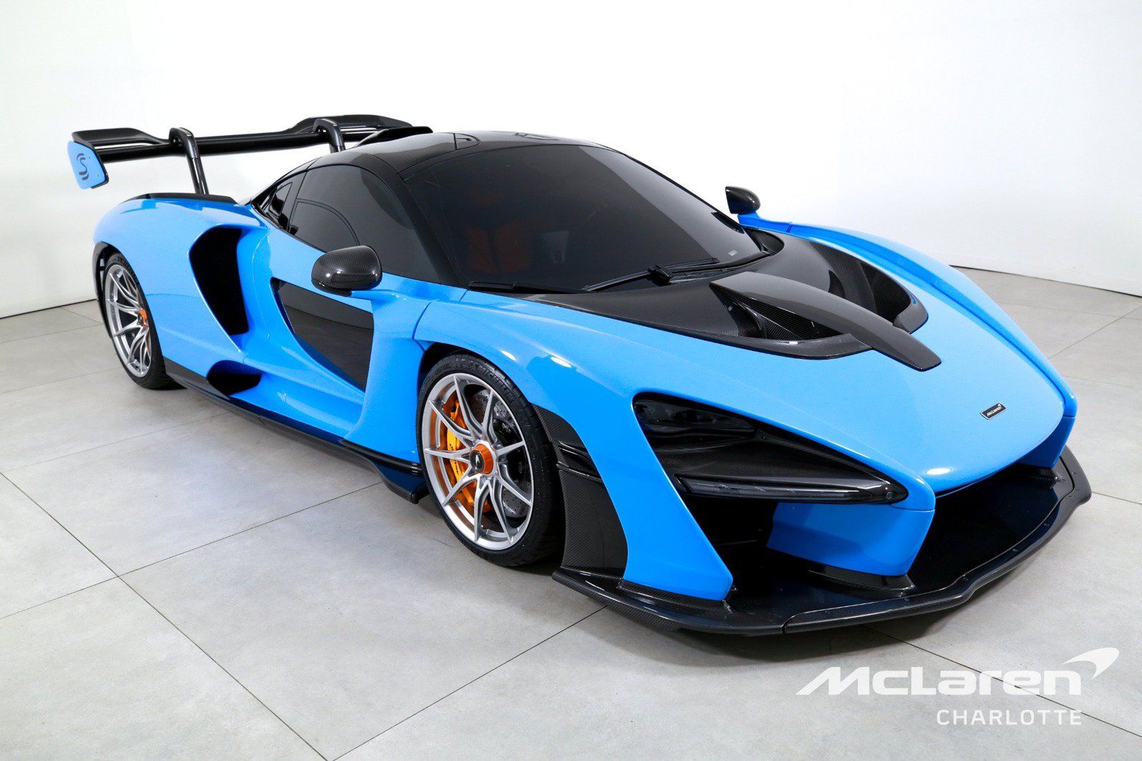 Used 2019 McLaren Senna RWD image 3